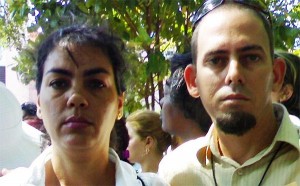 Foto en 2011 en una de las marchas de 5ta Avenida con Sara Marta Fonseca Quevedo, antecesora de Ricardoi e Yliam en la dirección del Partido Pro-Derechos Humanos de Cuba. 