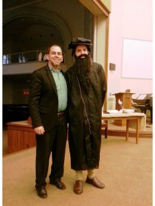 Junto a mi amigo Javier Peña, en su papel de Juan Calvino, otro de los personajes claves de la Reforma, en una de las celebraciones de estos días
