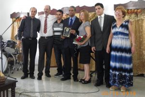 El Dr. Biscet y su esposa Elsa acompañados de representantes del Instituto Patmos en la entrega del Premio.